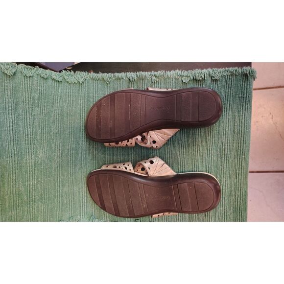 Croft&Barrow Women's Cutout Slip-On Metallic Brown Sandals - Picture 5 of 6